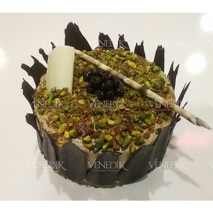 ÇİKOLATA KROKAN FISTIKLI PASTA Reyon Pastalar Venedik Pasta & Cafe